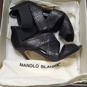 Manolo Blahnik black sleek design